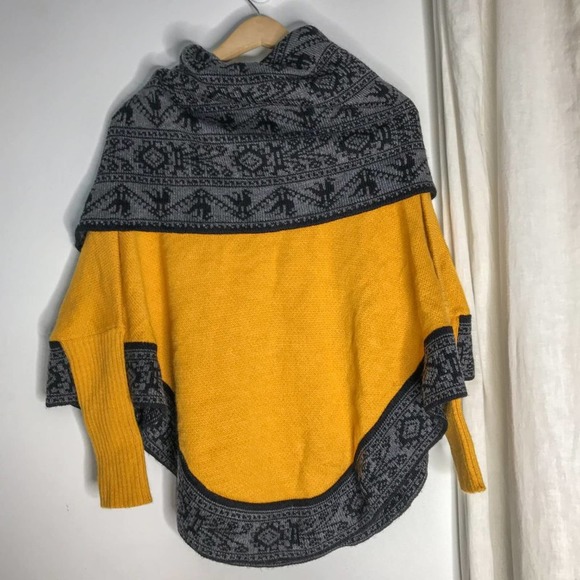 NATIVE IMPORT Peruvian Mustard Grey Poncho Sweater - Picture 6 of 6
